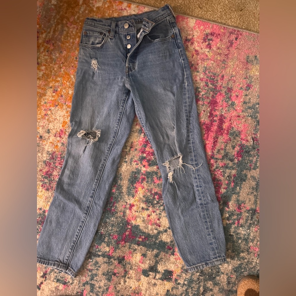 Size 24 501 Levi’s women’s jeans, in great condition!